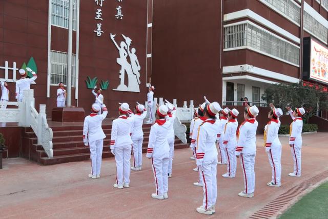 筑梦新学期 一起向未来——育红小学举行2022年春季第一次升旗仪式
