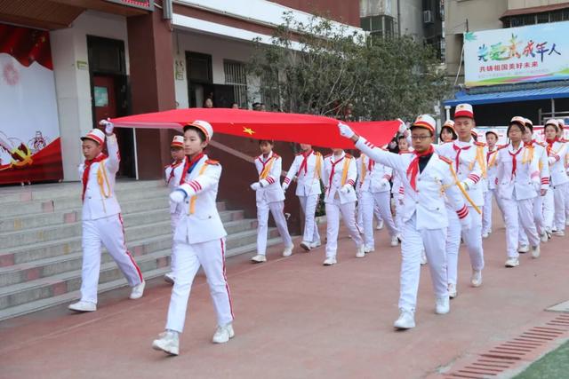 筑梦新学期 一起向未来——育红小学举行2022年春季第一次升旗仪式