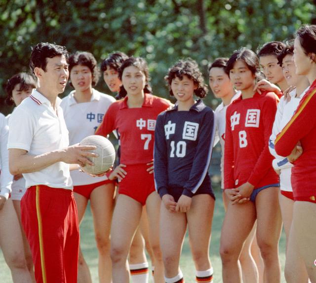 中国女排事迹与体育精神（中国女排事迹作文素材）